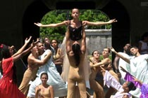 Grupo de bailarinos do projeto Luar de Dança, criado há dez anos pela bailarina Rita Serpa Fábio Motta/AE