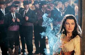 Maria Callas nunca filmou Carmen, como Zeffirelli conta, colocando Fanny Ardant (acima) no papel da cantora
